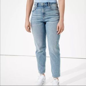 🌸🌸AE Curvy Mom Jeans 🌸🌸